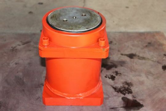 點擊查看詳細信息<br>標題：150掘進機漲緊油缸 閱讀次數：2758